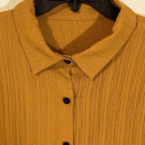 Elegant Gold Button up Long sleeve Blouse size XL loose fitting flared hem - Picture 5 of 16